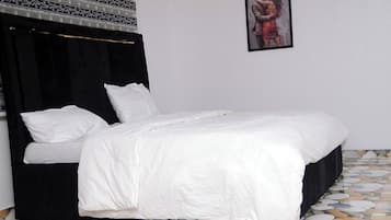2 bedrooms, iron/ironing board, internet, bed sheets