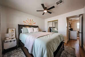 1 bedroom, WiFi, bed sheets - #5 Sunny Midtown Skyline A Cool Comfy & Affordable Place (Phoenix)