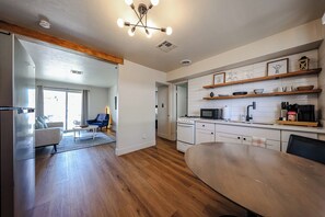 Private kitchen - #5 Sunny Midtown Skyline A Cool Comfy & Affordable Place (Phoenix)