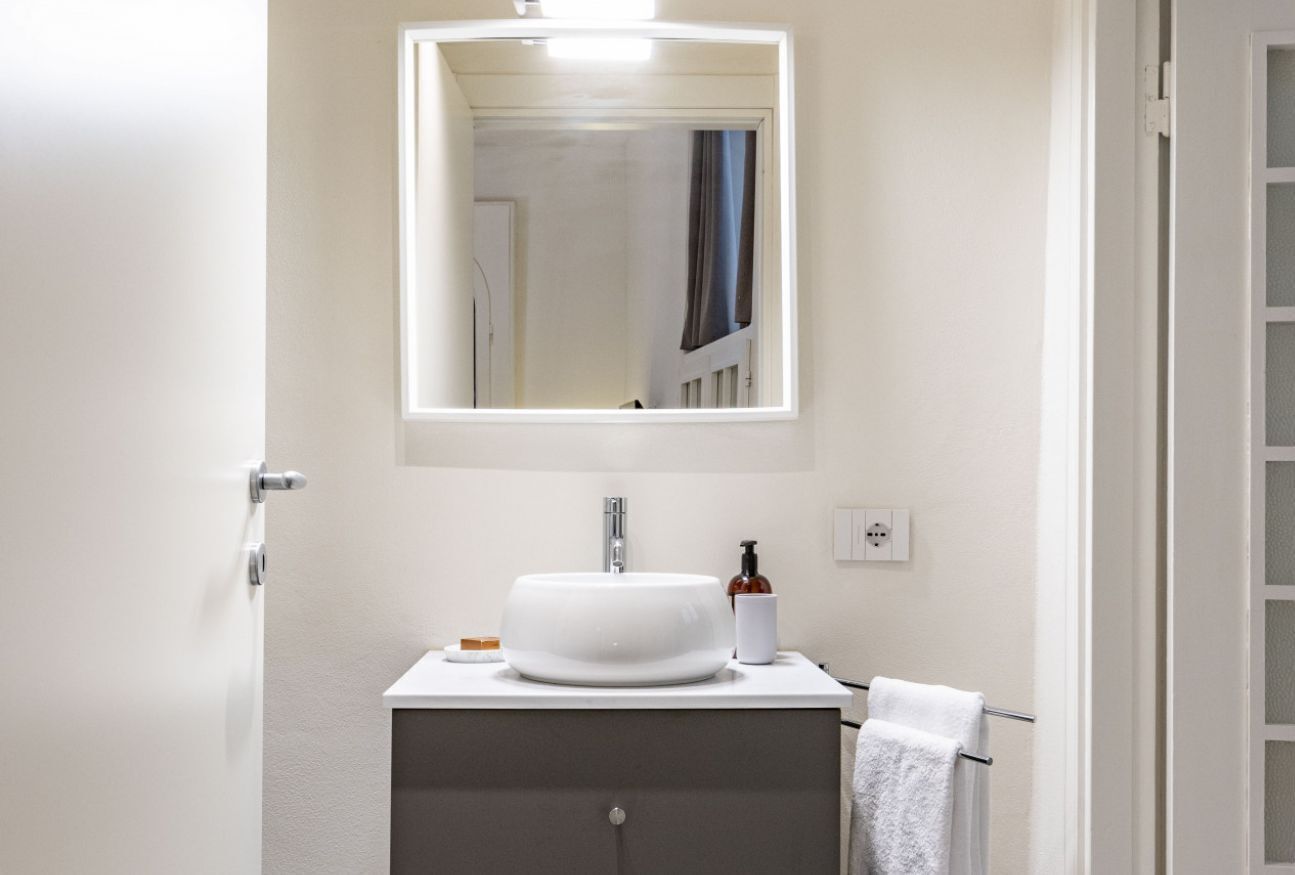 Doccia, bidet, asciugamani, carta igienica