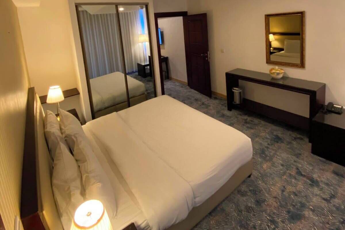 Royal Suite, City View | Egyptian cotton sheets, premium bedding, Select Comfort beds