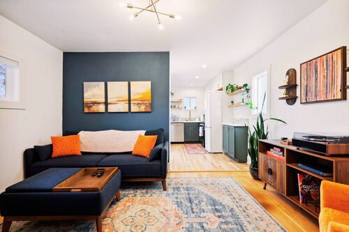 Historic Cottage with Urban Flair - A rare sancturary just minutes from Downtown