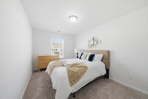 3 bedrooms, iron/ironing board, Internet, bed sheets