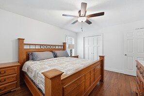 4 dormitorios, tabla de planchar con plancha, Internet y ropa de cama