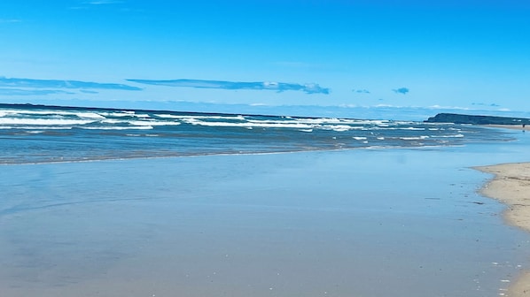 Beach - 3 Bedroom Family Holiday Home in Portrush, close to Seaside, Pet free (Portrush)