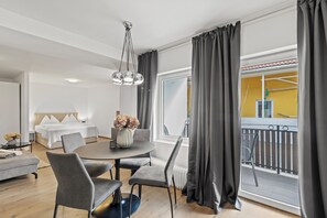 Classic Apartment, 1 Double Bed with Sofa bed, Balcony | Dining - Faraway Homes Studios Bruck 13 (Bruck an der Mur)