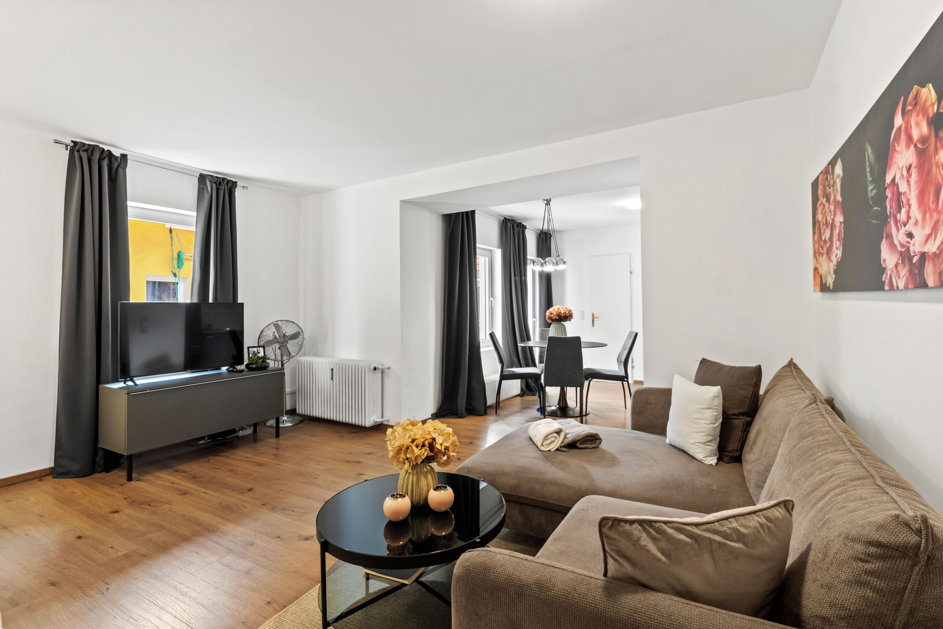 Classic Apartment, 1 Double Bed with Sofa bed, Balcony | Living area