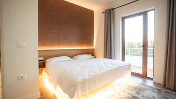3 bedrooms, iron/ironing board, WiFi (free), bed sheets