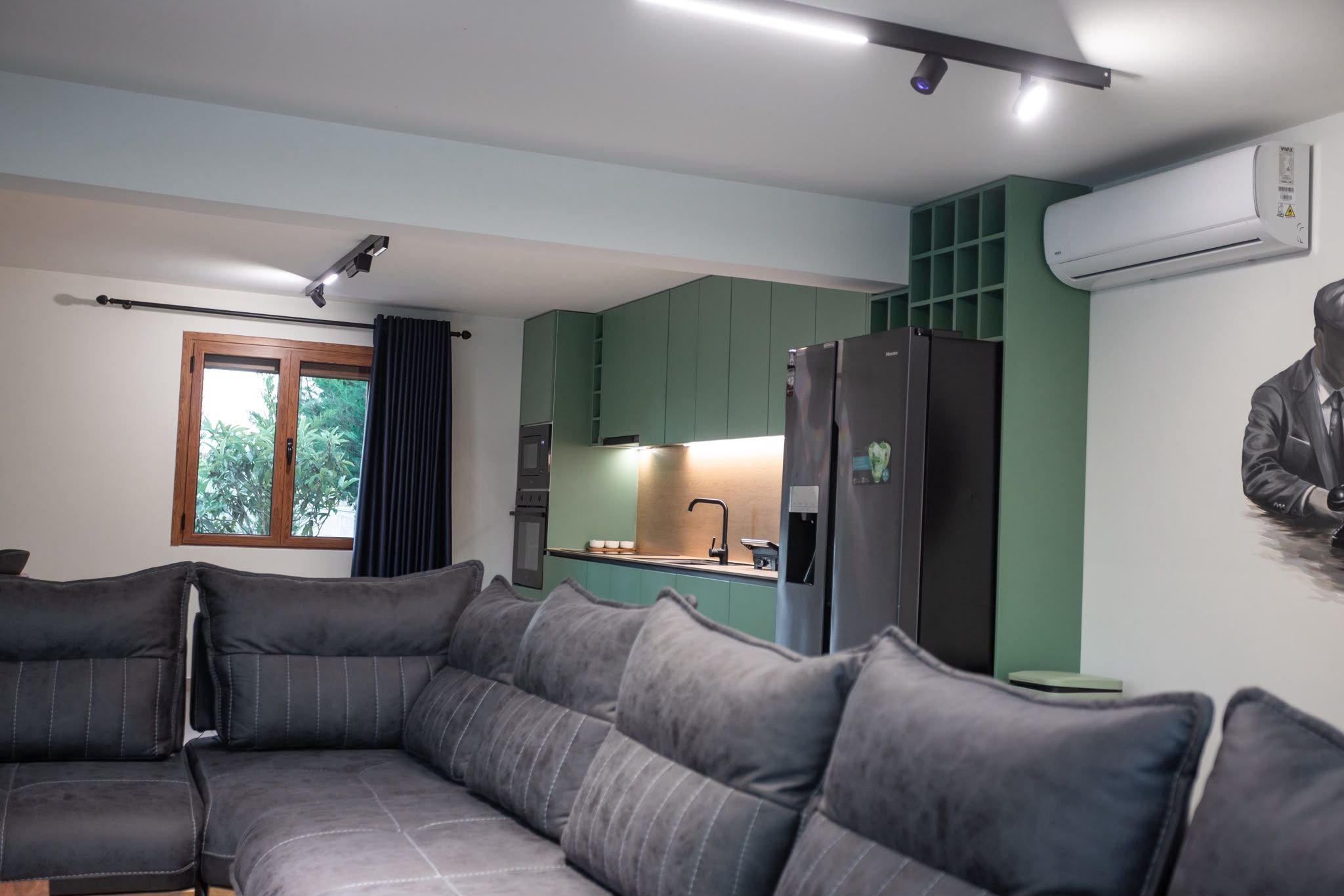 Smart TV, fireplace, table tennis
