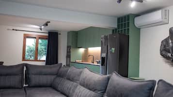 Smart TV, fireplace, table tennis