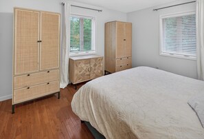 3 slaapkamers, een strijkplank/strijkijzer, wifi, beddengoed