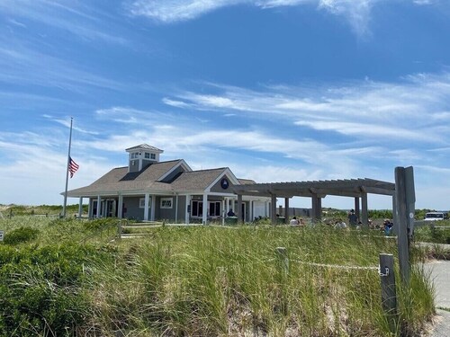 Spectacular 3-bedroom adult beach retreat at the end of a quiet cul-de-sac.