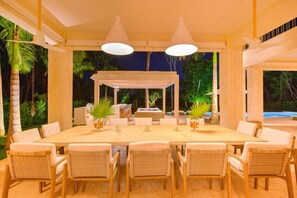 Outdoor dining - Villa Club 61 (Punta Cana)