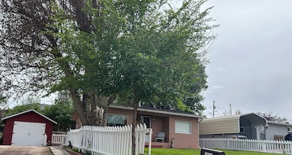 Charming cottage in Cañon City close to downtown and tourist attractions.