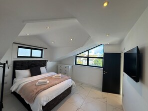 5 chambres, fer et planche à repasser, Wi-Fi gratuit, draps fournis