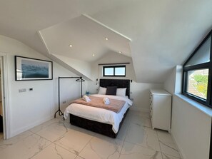 5 chambres, fer et planche à repasser, Wi-Fi gratuit, draps fournis