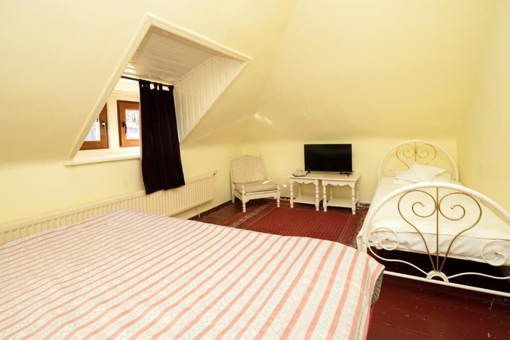 Habitación triple | Ropa de cama de alta calidad, wifi gratis, ropa de cama