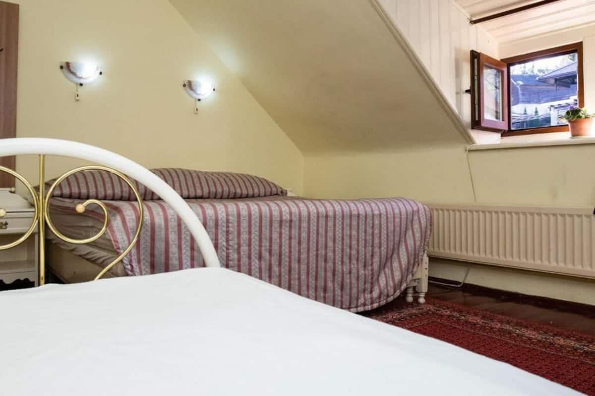 Triple Room | Premium bedding, free WiFi, bed sheets