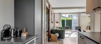Bungalow with large private garden and BBQ place near Lake Veere