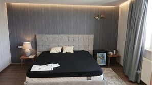 Desk, laptop workspace - Full Moon Butik HOTEL (İstanbul)