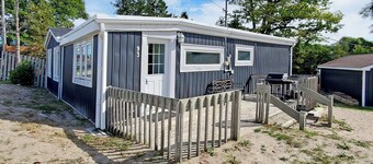 Beach 1 Getaway, Walk to Beach 1, Sleeps 10, Pet-Friendly, Fire Pit 93 Mosley St