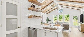 Modern 3BR/2.5BTH Landon Hills Retreat