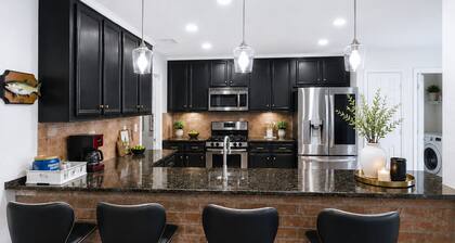 Cozy Coastal Retreat • Near NASA & Kemah