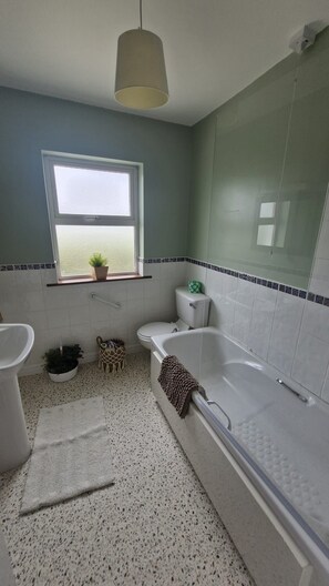 Handtücher, Seife, Toilettenpapier