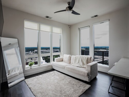 Private Room In High-Rise Penthouse, Midtown Atl