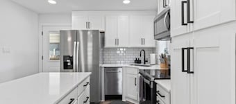 Red Poppy Retreat in charming North Old Town Georgetown