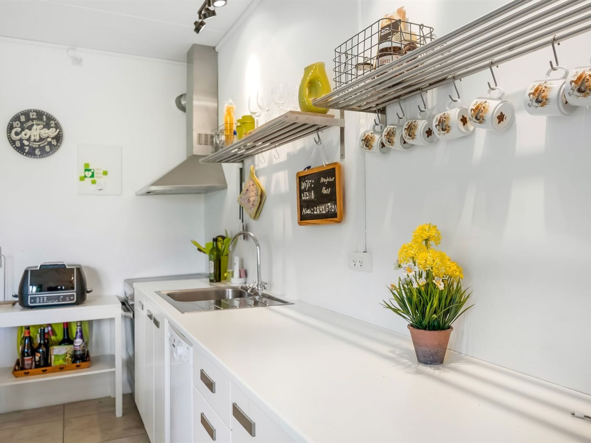Fridge, microwave, dishwasher, cookware/dishes/utensils