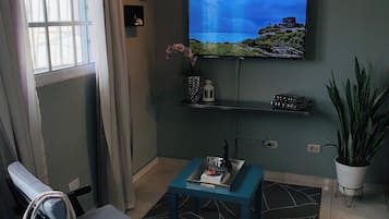 Apartment, 1 Bedroom, Patio | Living room