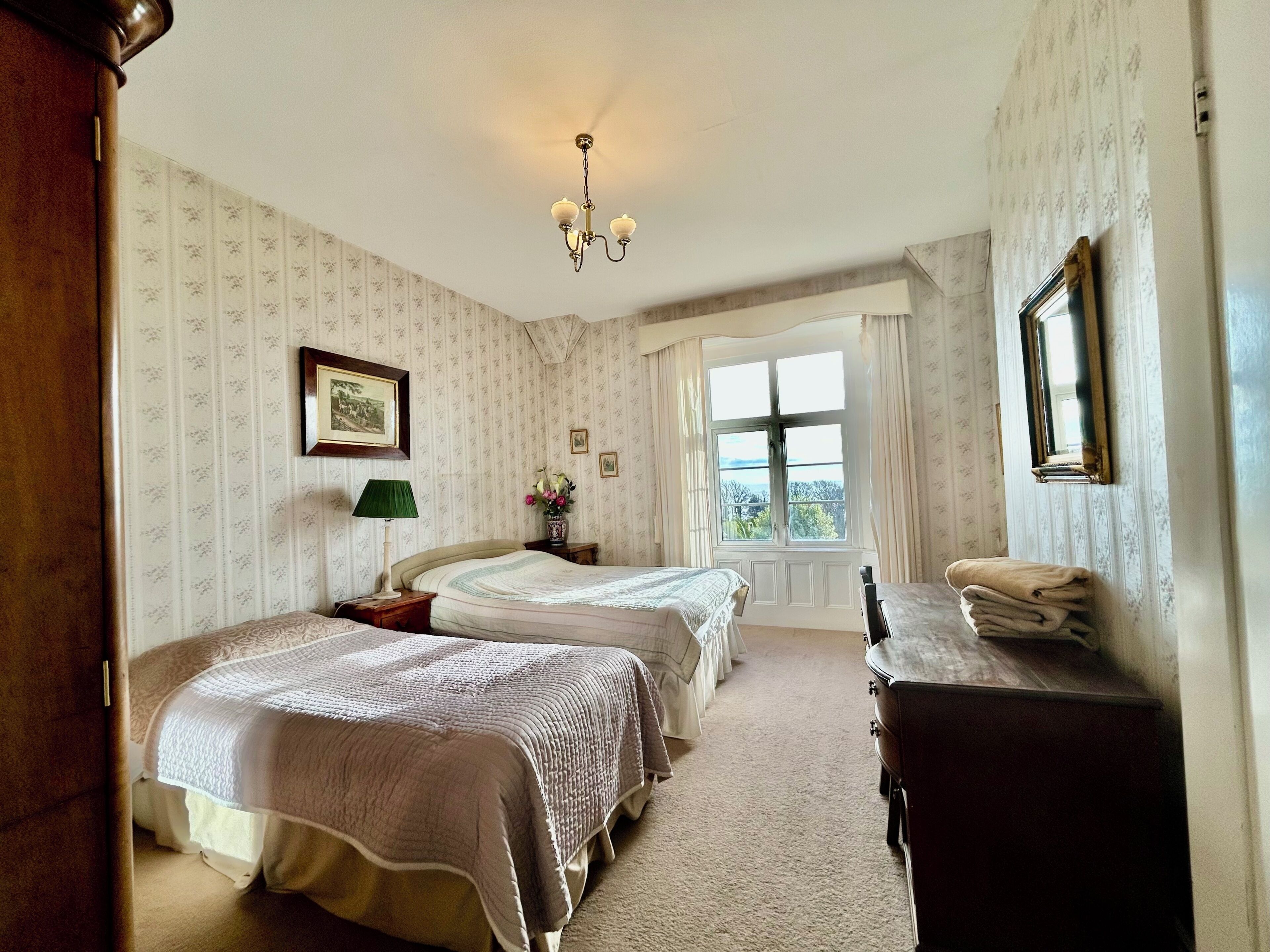 5 bedrooms, iron/ironing board, WiFi