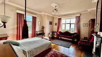 5 bedrooms, iron/ironing board, WiFi