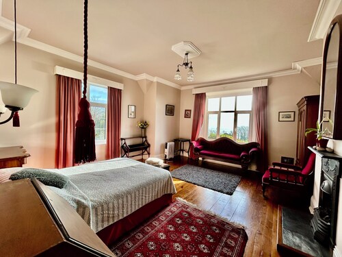 Victorian Deco House - 5-bedroom house in Ventnor perfect for family getaways