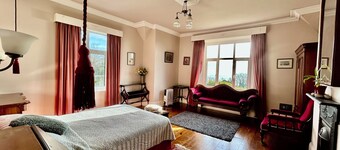 Victorian Deco House - 5-bedroom house in Ventnor perfect for family getaways