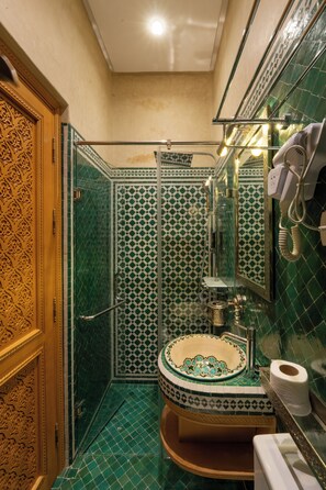 Single Room, Patio, Pool View | Bathroom - RIAD GHIZLINA (Marrakesh)