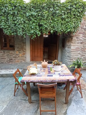 Outdoor dining - Vrbo Property (Bóveda)
