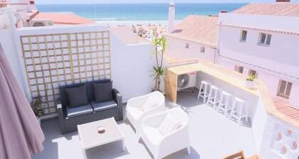 Praia da Luz: Terrace with Ocean Views and Close to the Beach