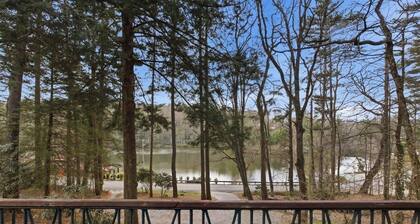 Charming 4-bedroom Lake View Lodge in Highlands perfect for relaxing getaways