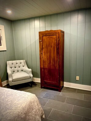 4 bedrooms, WiFi, bed sheets - Charming 4-bedroom Lake View Lodge in Highlands perfect for relaxing getaways (Highlands)
