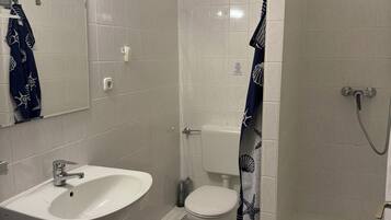 Douche, serviettes fournies
