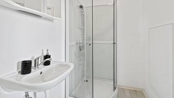 Comfort Apartment, 1 Queen Bed with Sofa bed | Bathroom