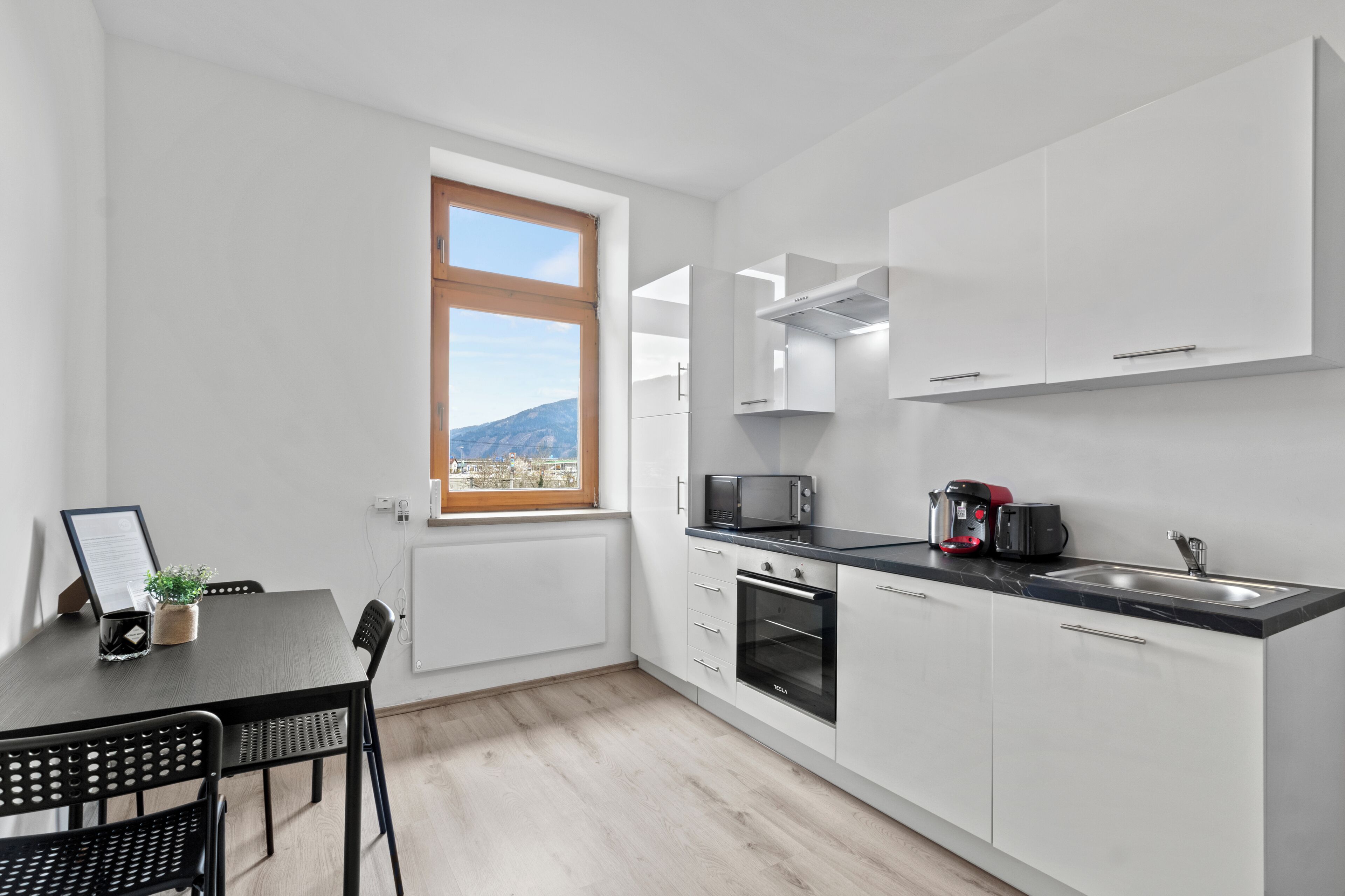 Comfort Apartment, 1 Queen Bed | Private kitchen