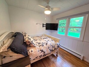 3 bedrooms, WiFi - Charming 3-bedroom house with AC in Suttons Bay (Suttons Bay)