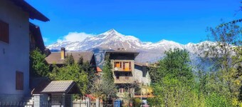 Belvedere House at the foot of the mountains, welcome our 4-legged friends