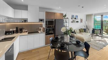 Coffee/tea maker, fridge, microwave, oven
