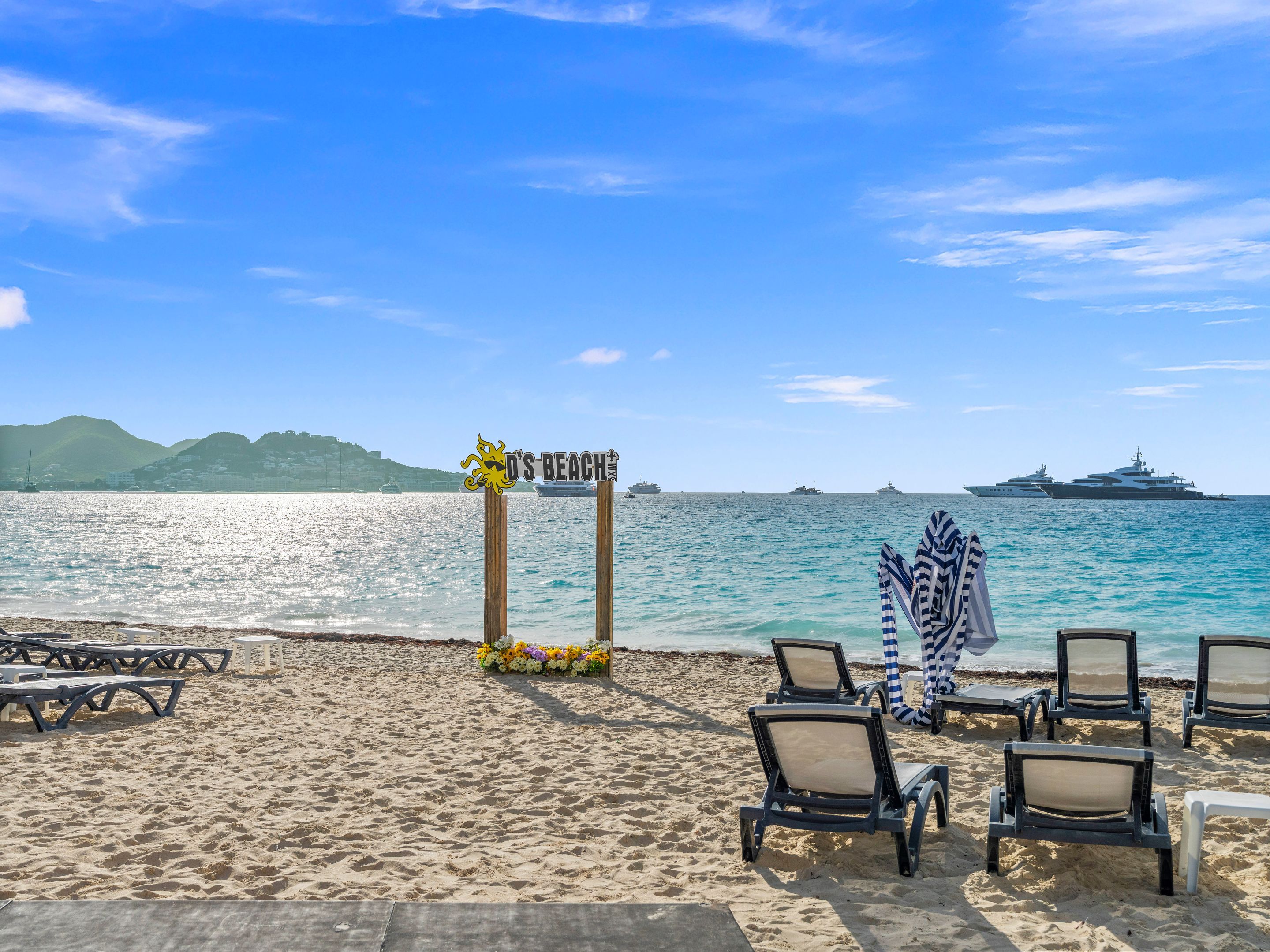 Una spiaggia nelle vicinanze