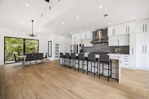 Private kitchen - Luxury Lake House Near the Woodlands (Conroe)