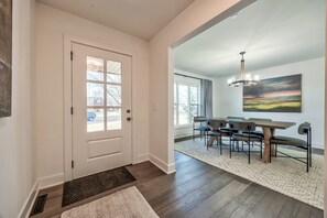 Dining - Luxury World Cup Executive Oasis: Walking to England Headquarters (Overland Park)